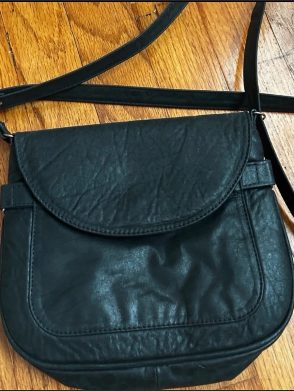 Ecuadorian leather Black Crossbody Bag - Sleek Women's Shoulder Purse